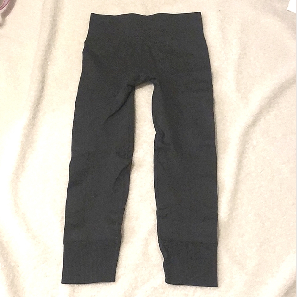 Lululemon Gray Cropped Texured Leggings